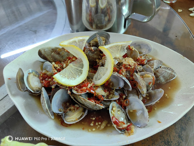 Opinii despre 榴莲饭档 Kedai Makanan Liu Lian (Liu Lian Restaurant) în Tanjung Tualang - Gastronomi dan perhotelan