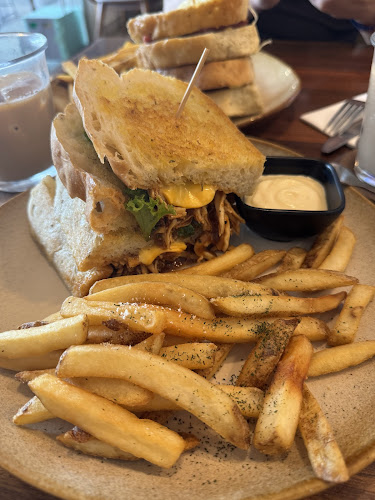 SWELL by Vamos - Gastronomi dan perhotelan