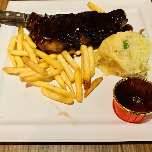 TGI Fridays | 1 Utama • Old Wing - Gastronomi dan perhotelan