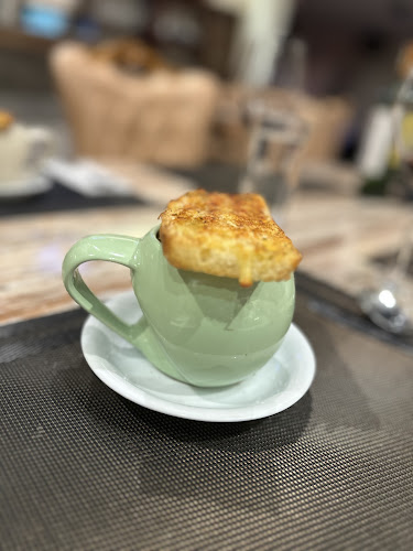 Deluxcious Spa & Restaurant - Gastronomi dan perhotelan