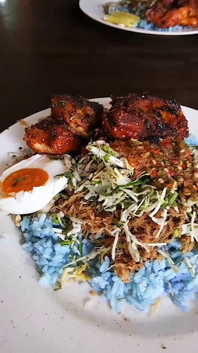 Opinii despre Fauzi Nasi Kerabu @ Suerasa Nasi Kerabu în Kuala Terengganu - Gastronomi dan perhotelan