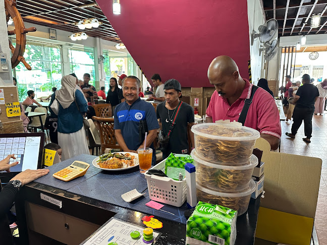 Captain's Cafe - Gastronomi dan perhotelan