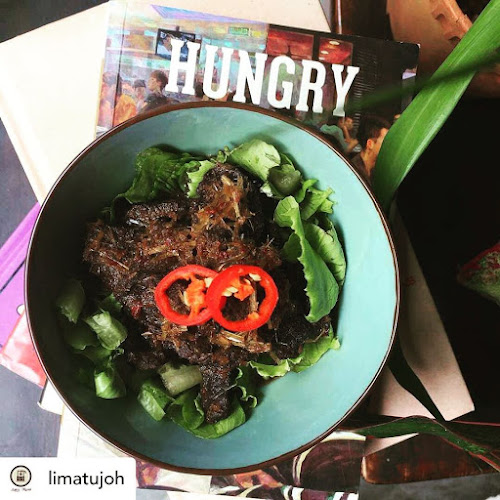 lima.tujoh Cafe & Guesthouse - Gastronomi dan perhotelan