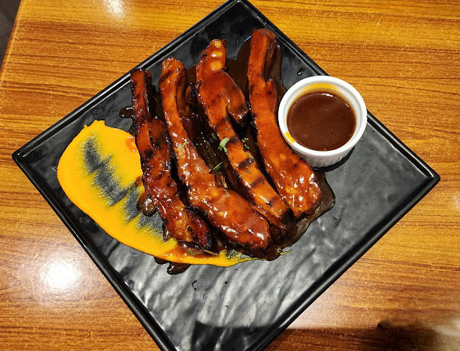 Dave's Bistro • Bar & Grill