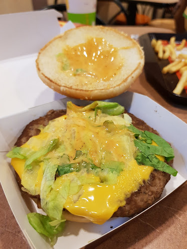 McDonald's Karamunsing - Gastronomi dan perhotelan