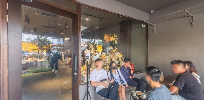 One Half - Gastronomi dan perhotelan