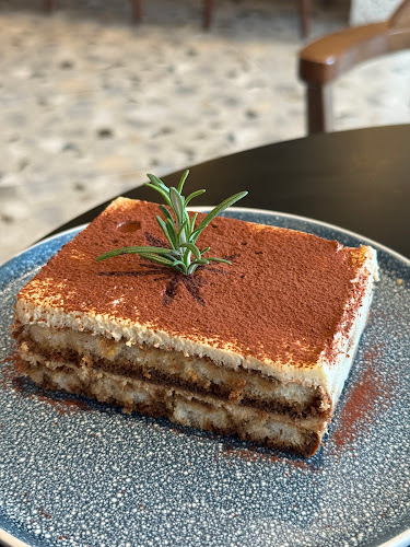 Comentarii opinii despre V88 Cafe & Bar Starhill