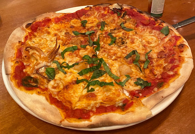 Gianni's Trattoria - Gastronomi dan perhotelan