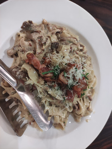 Dave's Bistro • Bar & Grill - Gastronomi dan perhotelan