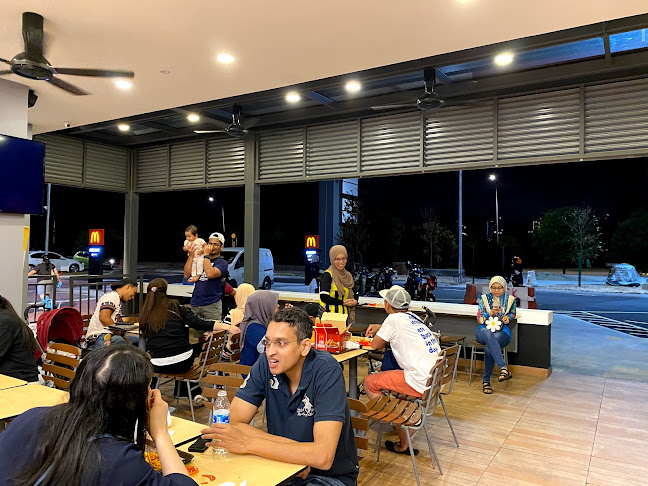 Comentarii opinii despre McDonald's Educity JB DT