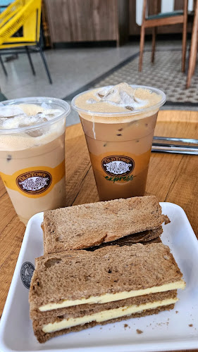 OLDTOWN White Coffee - Gaya Street - Gastronomi dan perhotelan