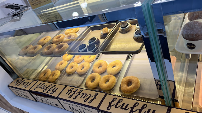 Opinii despre Cafe Fluffy - Everyday Handmade Dessert Cafe: Premium Donuts & Coffee în Iskandar Puteri - Gastronomi dan perhotelan
