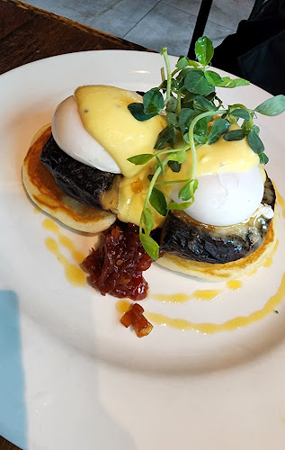 The Red Beanbag - Gastronomi dan perhotelan