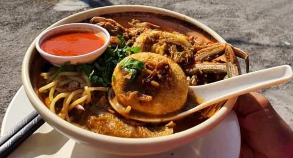 Makan Sini Laa ( Pekan Lumut, Perak ) - Gastronomi dan perhotelan