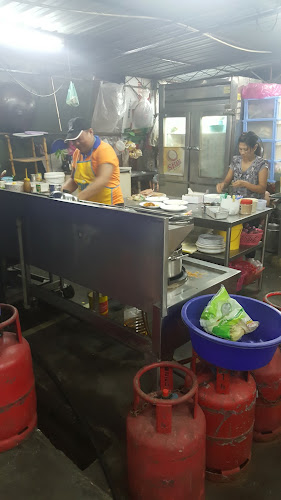 Pusat Makanan Lye Lye - Gastronomi dan perhotelan