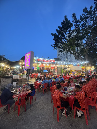 FINA MEE CELUP (SYAFIRA SEAFOOD) - Gastronomi dan perhotelan