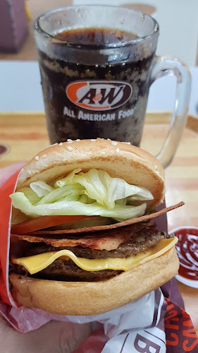 A&W - Gastronomi dan perhotelan