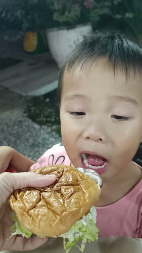 WanAlif Burger - Kampung Tersusun Tasik ( Bercham )