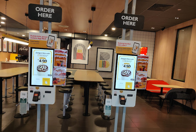 McDonald's MITC Melaka DT - Gastronomi dan perhotelan
