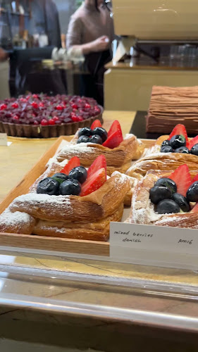 One Half - Gastronomi dan perhotelan