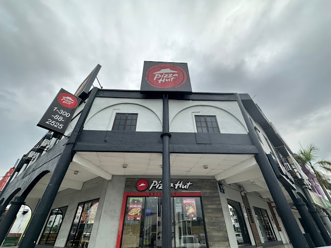 Pizza Hut Restaurant Pauh Jaya - Gastronomi dan perhotelan