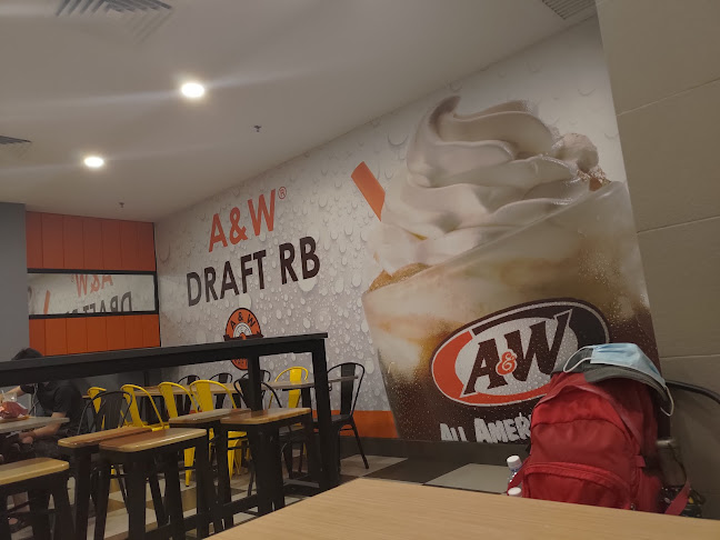 A&W 1st Avenue - Gastronomi dan perhotelan