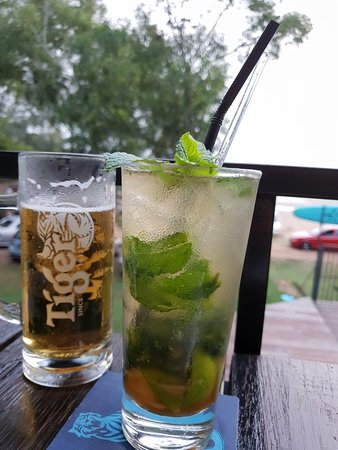 Opinii despre La Playa, Bar & Restaurant în Port Dickson - Gastronomi dan perhotelan