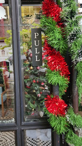 Comentarii opinii despre Tapestry | Chow Kit