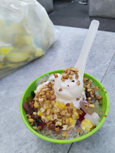 Kompleks Makanan Medan Renong Padang Kota Lama, 3, Padang Kota Lama, Jalan Tun Syed Sheh Barakbah, 10200 George Town, Penang