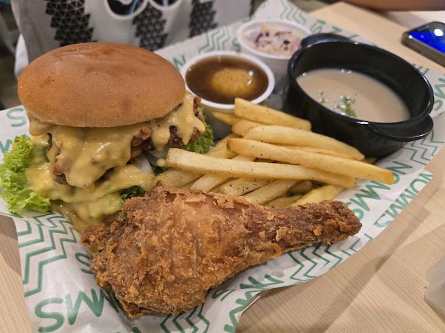 Opinii despre Nomms Pressure Fried Chicken în Subang Jaya - Gastronomi dan perhotelan