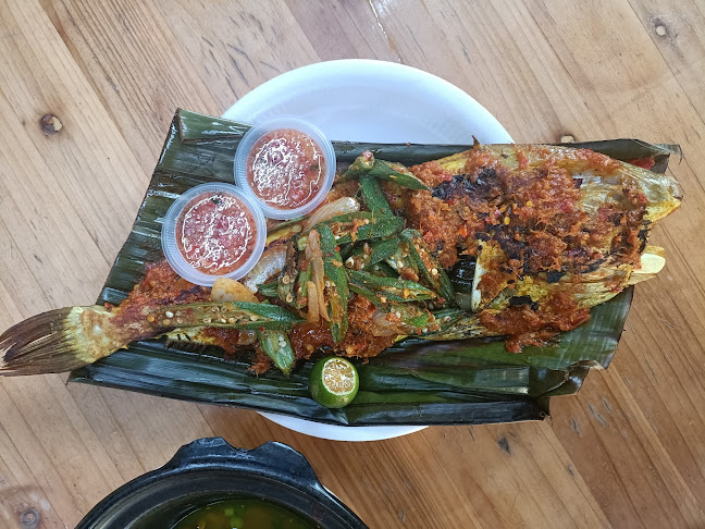 Pusat Makan Taman Tasik (Food Centre )