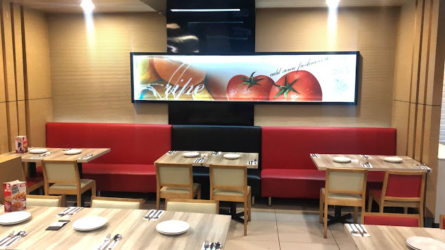 Pizza Hut Restaurant Berjaya Times Square - Gastronomi dan perhotelan