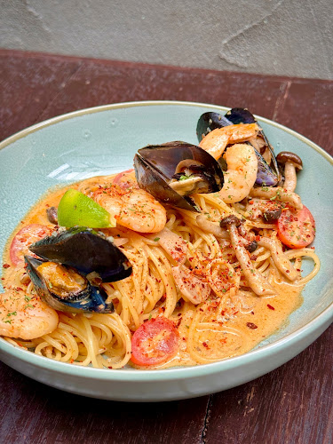 DoSomething-De Only Cafe - Gastronomi dan perhotelan