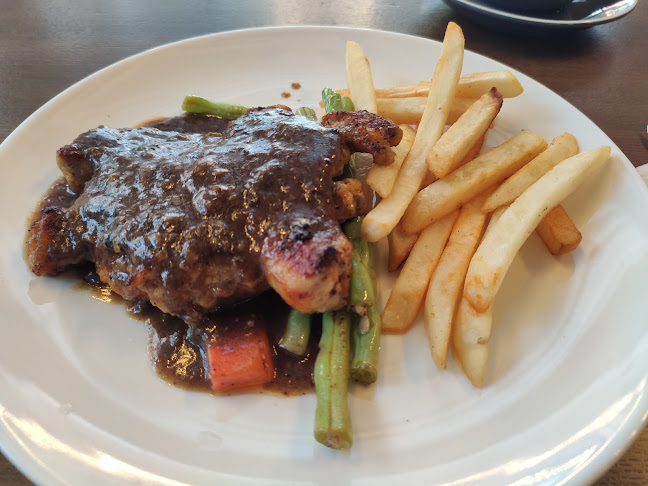 Dos Cafe - Gastronomi dan perhotelan