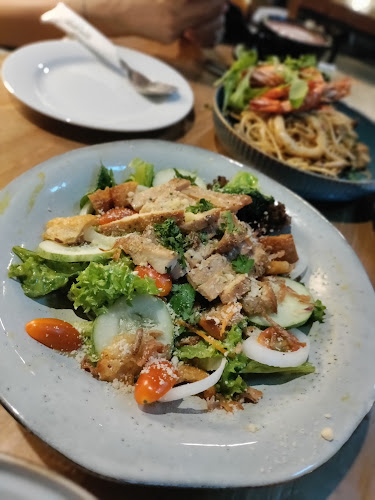 Higher Ground - Gastronomi dan perhotelan