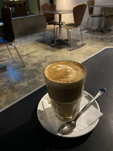 Opinii despre Bing! Coffee @ Jln Padungan în Kuching - Gastronomi dan perhotelan