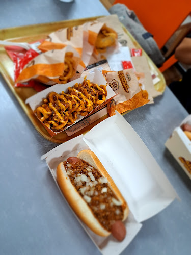 A&W - Gastronomi dan perhotelan