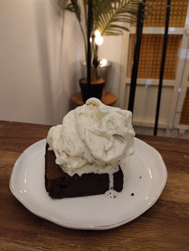 Waka Waka Gelato - Gastronomi dan perhotelan