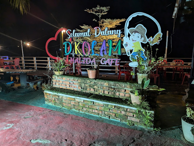 D'Kolam Cafe Halida - Kampung Gajah