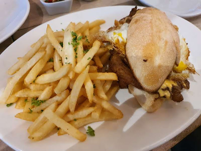 Fat Tea Macanese Food - Gastronomi dan perhotelan