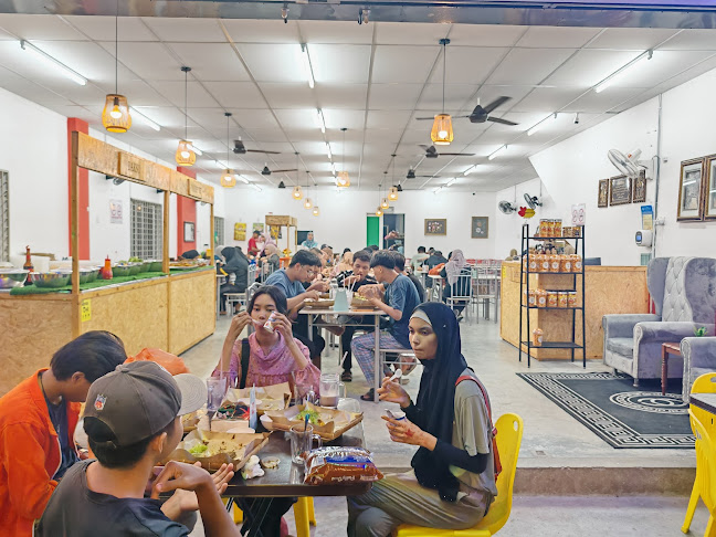 Comentarii opinii despre RUMAH MAKAN AYAM PENYET SAMBAL MIMPI DORA MJ