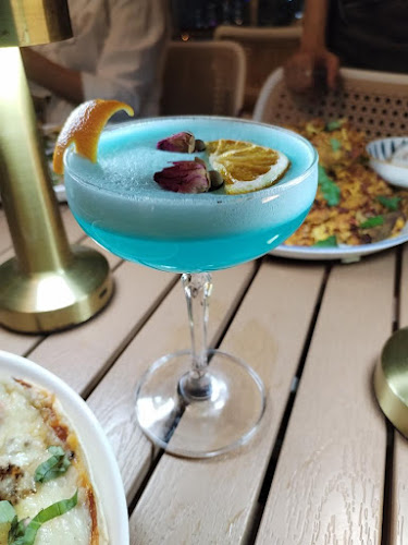 Vibes & Chill SkyBar - Gastronomi dan perhotelan