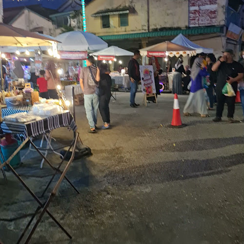 Pasar Malam / Jalan Pasola 34200 Parit Buntar Perak