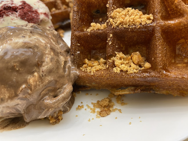 Inside Scoop AEON Mall Bukit Indah - Gastronomi dan perhotelan