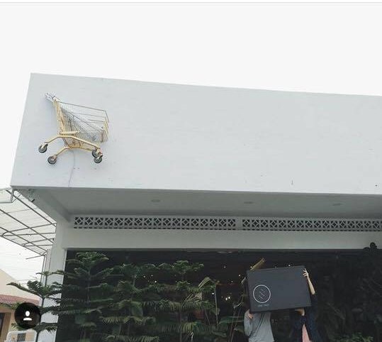 One Half - Gastronomi dan perhotelan