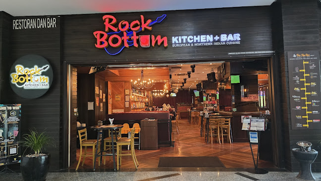 Rock Bottom Malacca - Gastronomi dan perhotelan