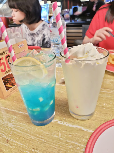 TGI Fridays | 1 Utama • Old Wing - Gastronomi dan perhotelan