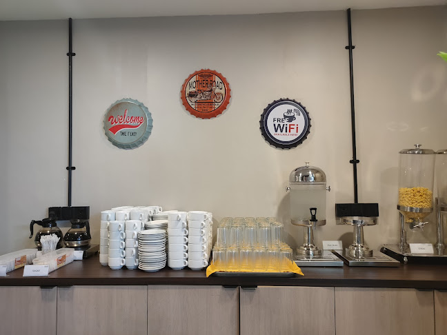 De' Moccis Cafe - Gastronomi dan perhotelan