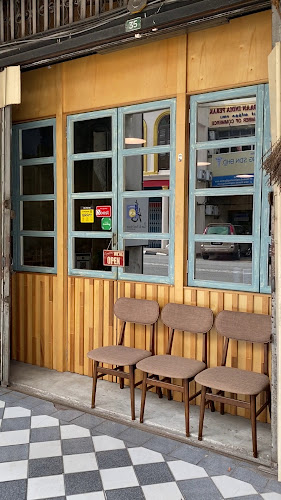 De Cafe & Rest House