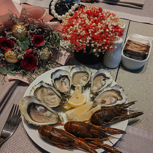 Nipah at EQ - Gastronomi dan perhotelan